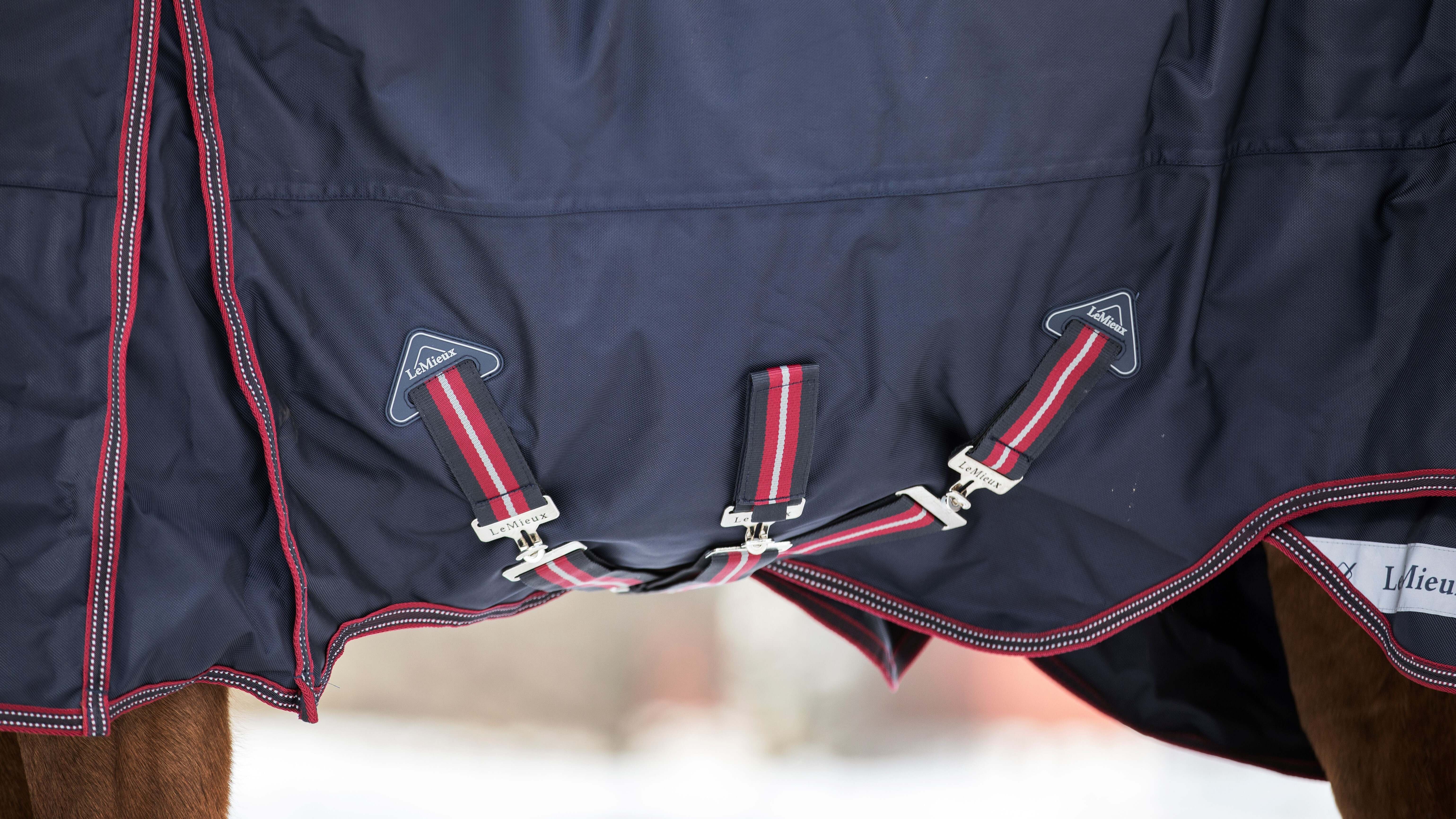 Capa de exterior LeMieux Kudos 200 g Azul-marinho Capa de exterior LeMieux Kudos 200 g Azul-marinho