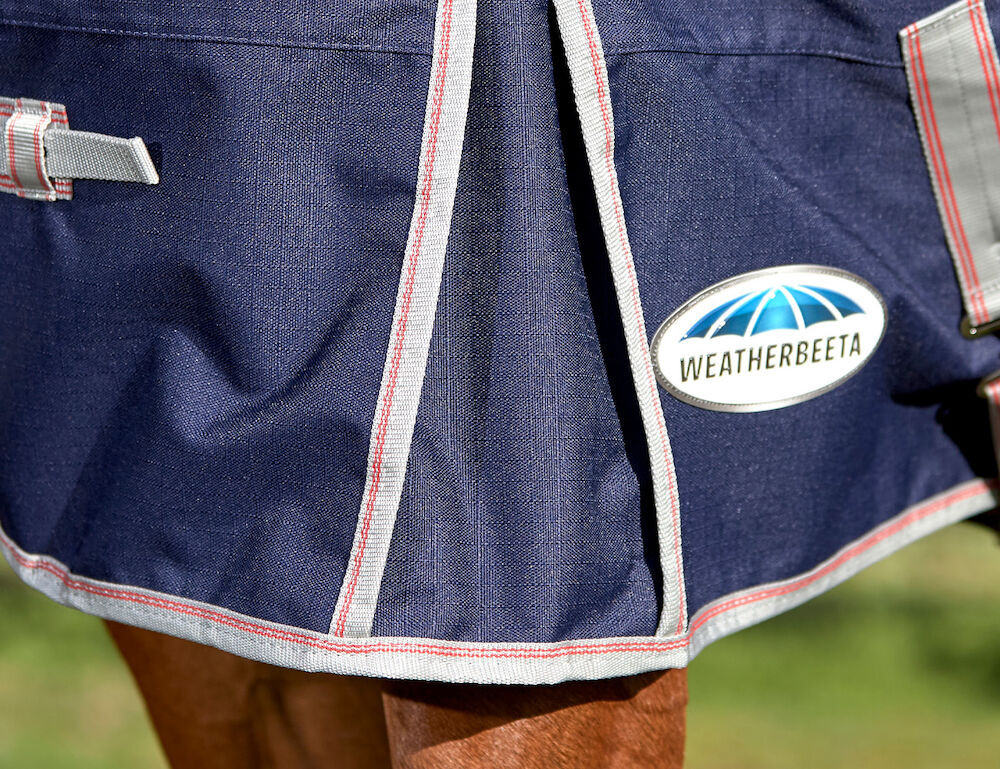 Capa externa 50g Weatherbeeta ComFiTec Essential Azul-marinho / prata / vermelho Capa externa 50g Weatherbeeta ComFiTec Essential Azul-marinho / prata / vermelho