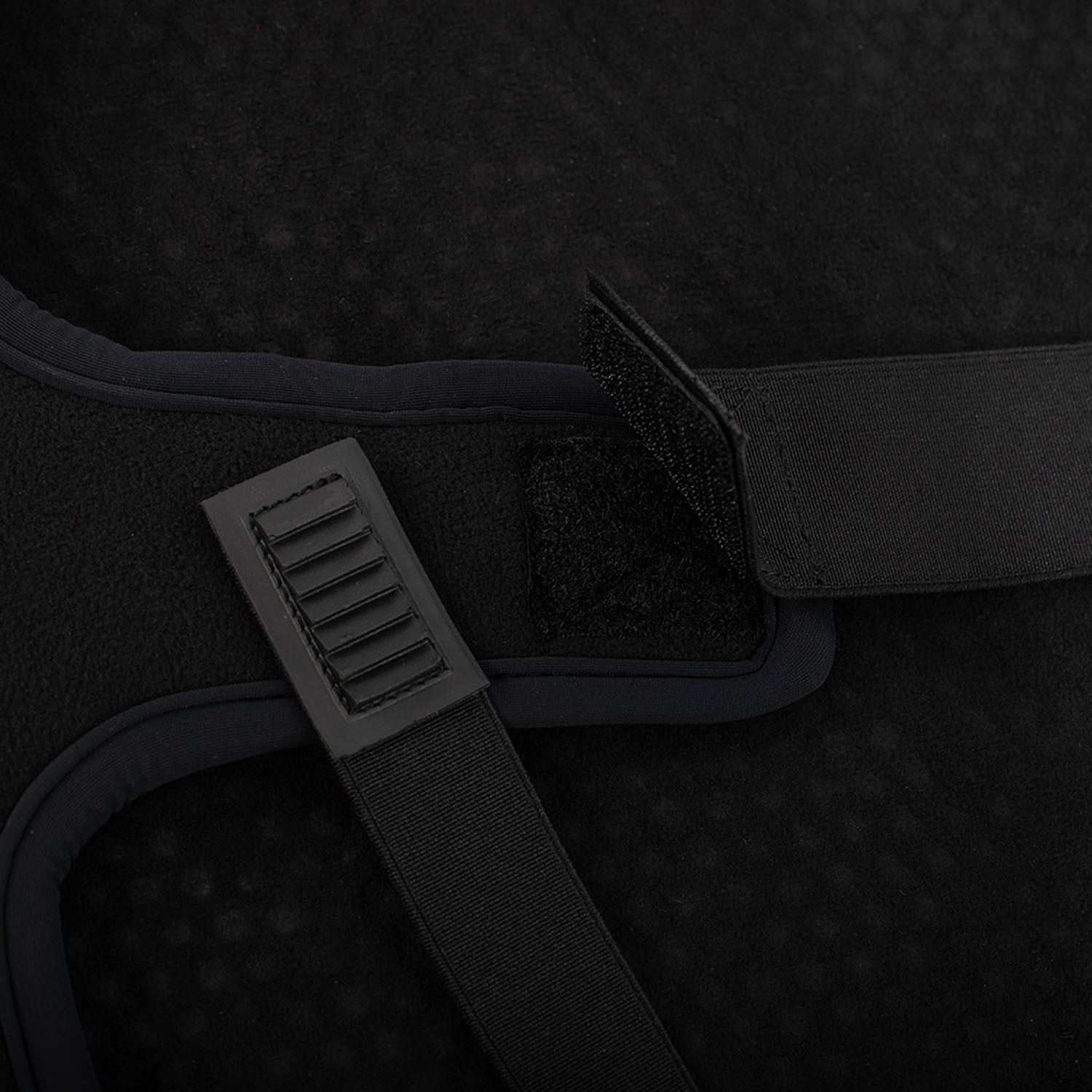 Capa de selim amortecedora Acavallo Gel Out 10 mm - Dressage Preto Capa de selim amortecedora Acavallo Gel Out 10 mm - Dressage Preto