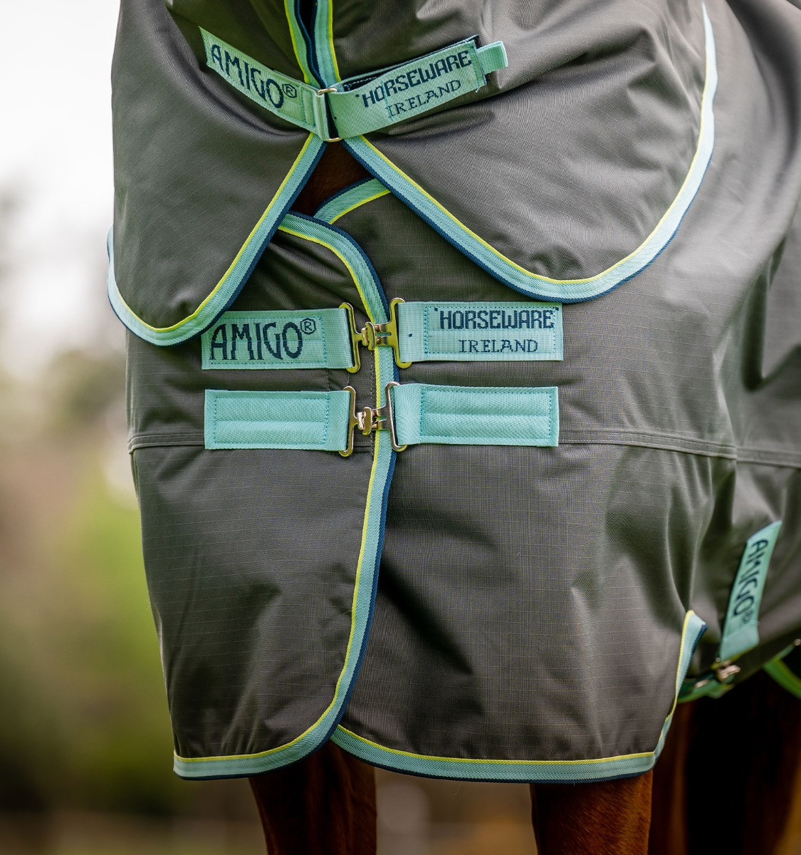 Capa Horseware Amigo Hero Ripstop Plus com cobre-pescoço 200g Cinza shadow / haze / marine Cinzento Capa Horseware Amigo Hero Ripstop Plus com cobre-pescoço 200g Cinza shadow / haze / marine Cinzento