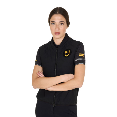 Colete feminino slim fit da coleção Scuderia em tecido técnico Equestro