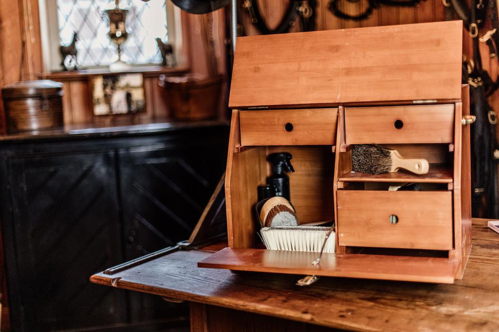 Conjunto caixa de escovagem Show Grooming Deluxe da Kentucky Castanho Conjunto caixa de escovagem Show Grooming Deluxe da Kentucky Castanho