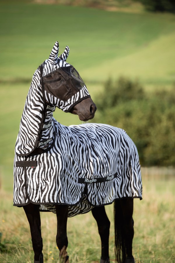 Máscara de proteção contra moscas Zebra com proteção para as orelhas Covalliero Zebra Motivos Máscara de proteção contra moscas Zebra com proteção para as orelhas Covalliero Zebra Motivos