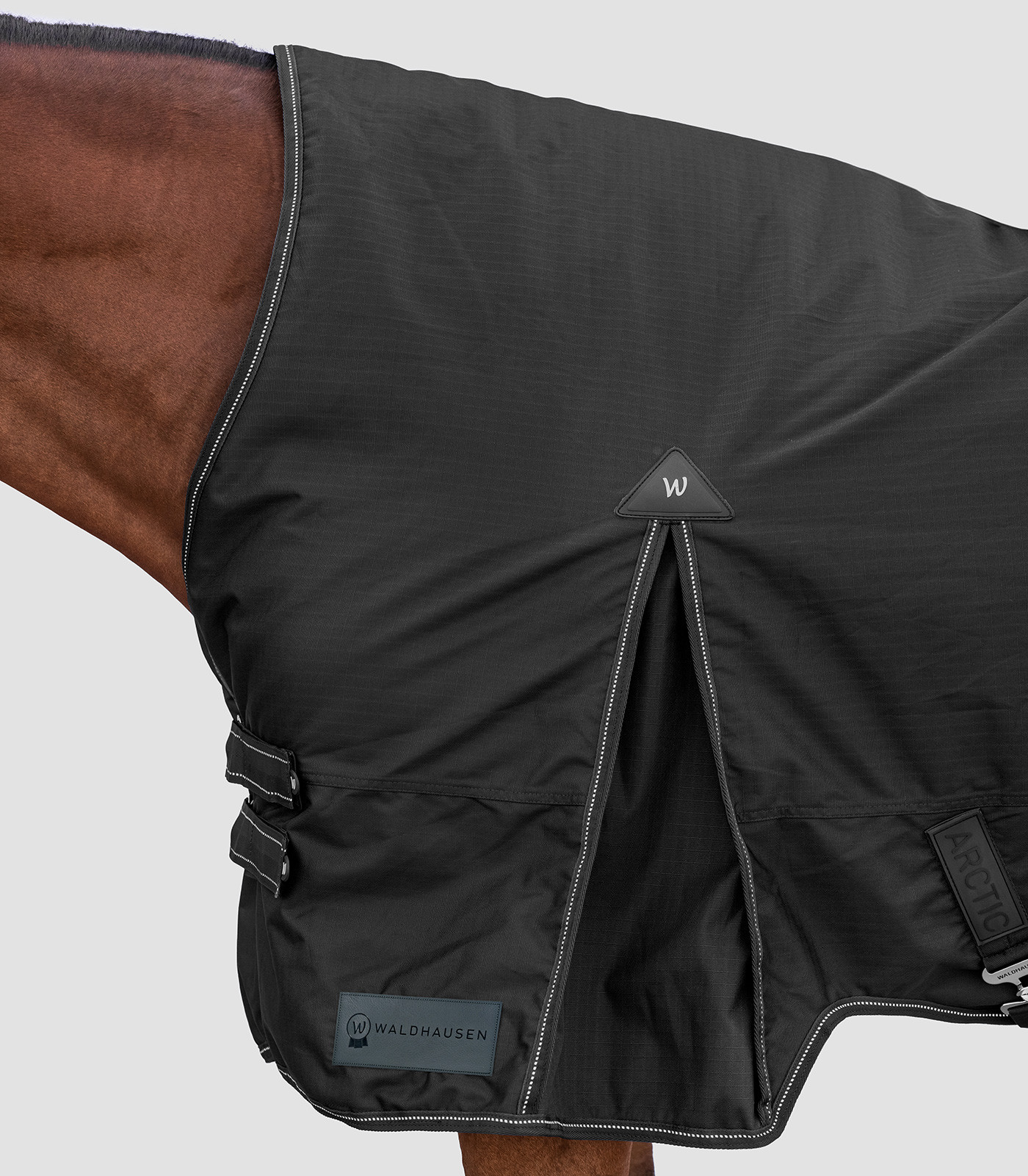 Cobertura de exterior High Neck Waldhausen Arctic 200 g Preto Cobertura de exterior High Neck Waldhausen Arctic 200 g Preto