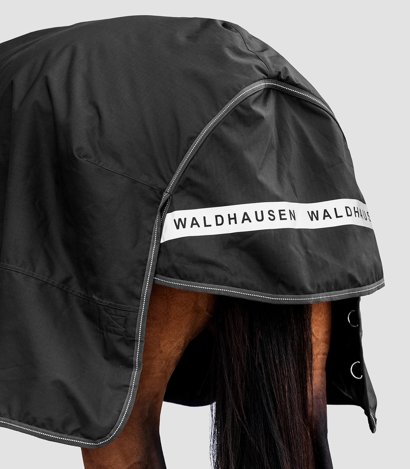 Cobertura de exterior High Neck Waldhausen Arctic 200 g Preto Cobertura de exterior High Neck Waldhausen Arctic 200 g Preto