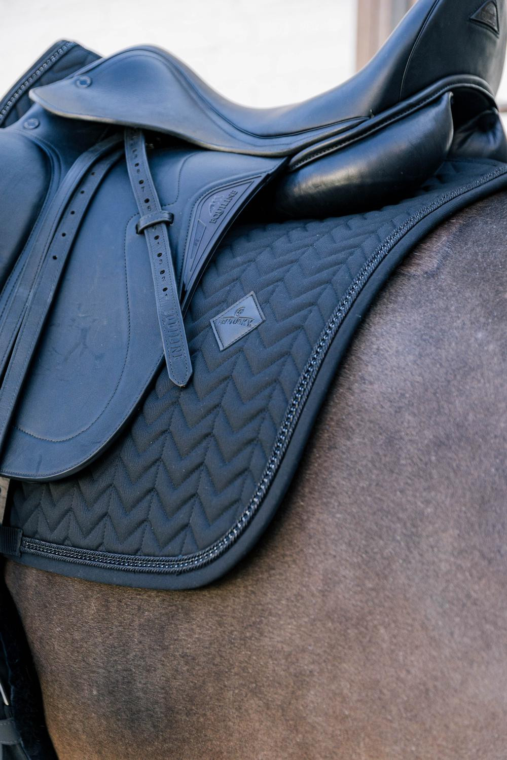 Almofada de sela Metal Chain Dressage Kentucky Marinho Azul-marinho