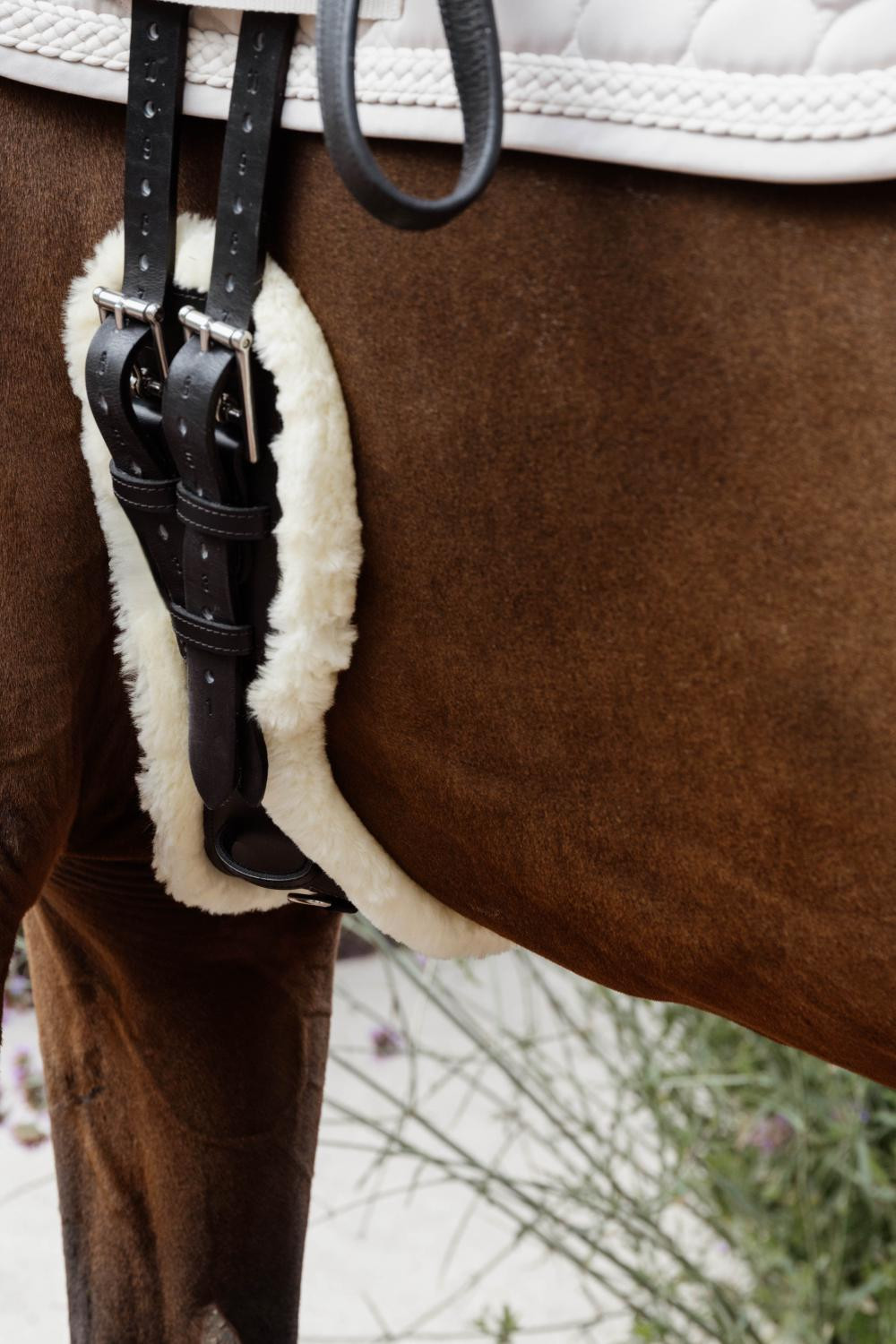 Cilha Curta Anatômica com lã Kentucky Preto Cilha Curta Anatômica com lã Kentucky Preto