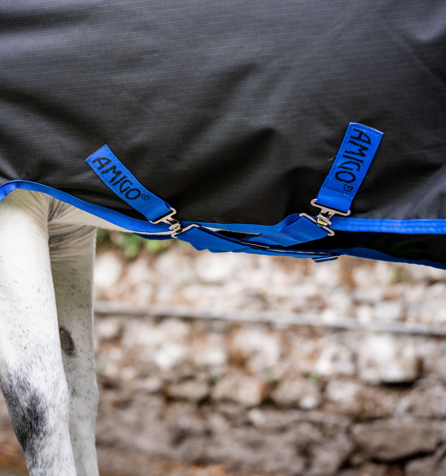 Capa Horseware Amigo Ripstop 900D Plus Pônei Turnout 100g Preto / azul clássico