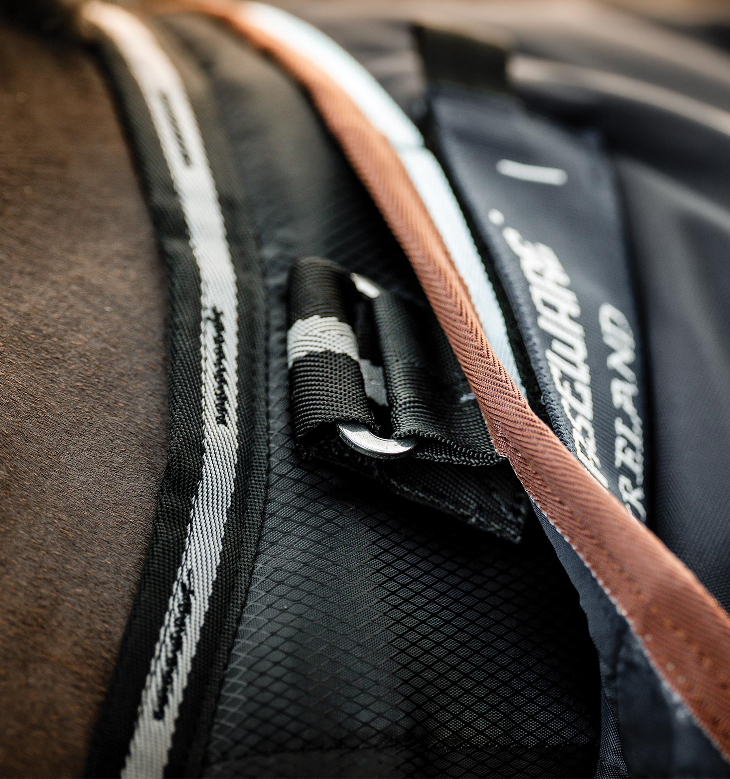 Cobertura de estábulo Horseware Easy-Layer Plus 400g Preto / preto / prata Cobertura de estábulo Horseware Easy-Layer Plus 400g Preto / preto / prata