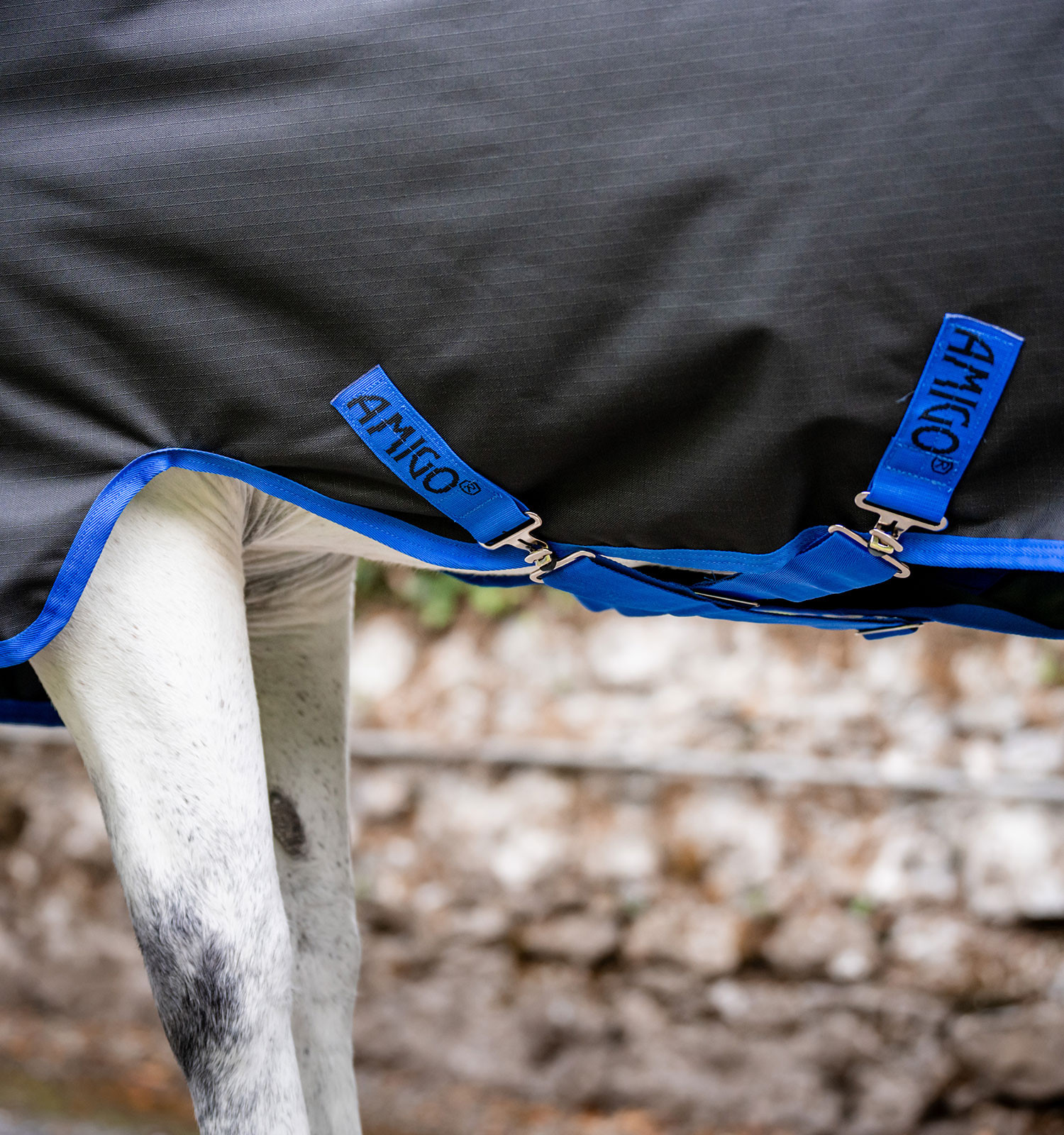 Capa Horseware Amigo Ripstop 900D Pônei Turnout 0g Preto / azul clássico