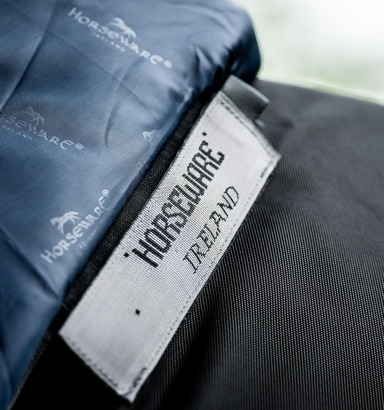 Cobertura Horseware Rambo Supreme Turnout Vari-layer 1680D 450g Preto / tempestade / cinza prateado