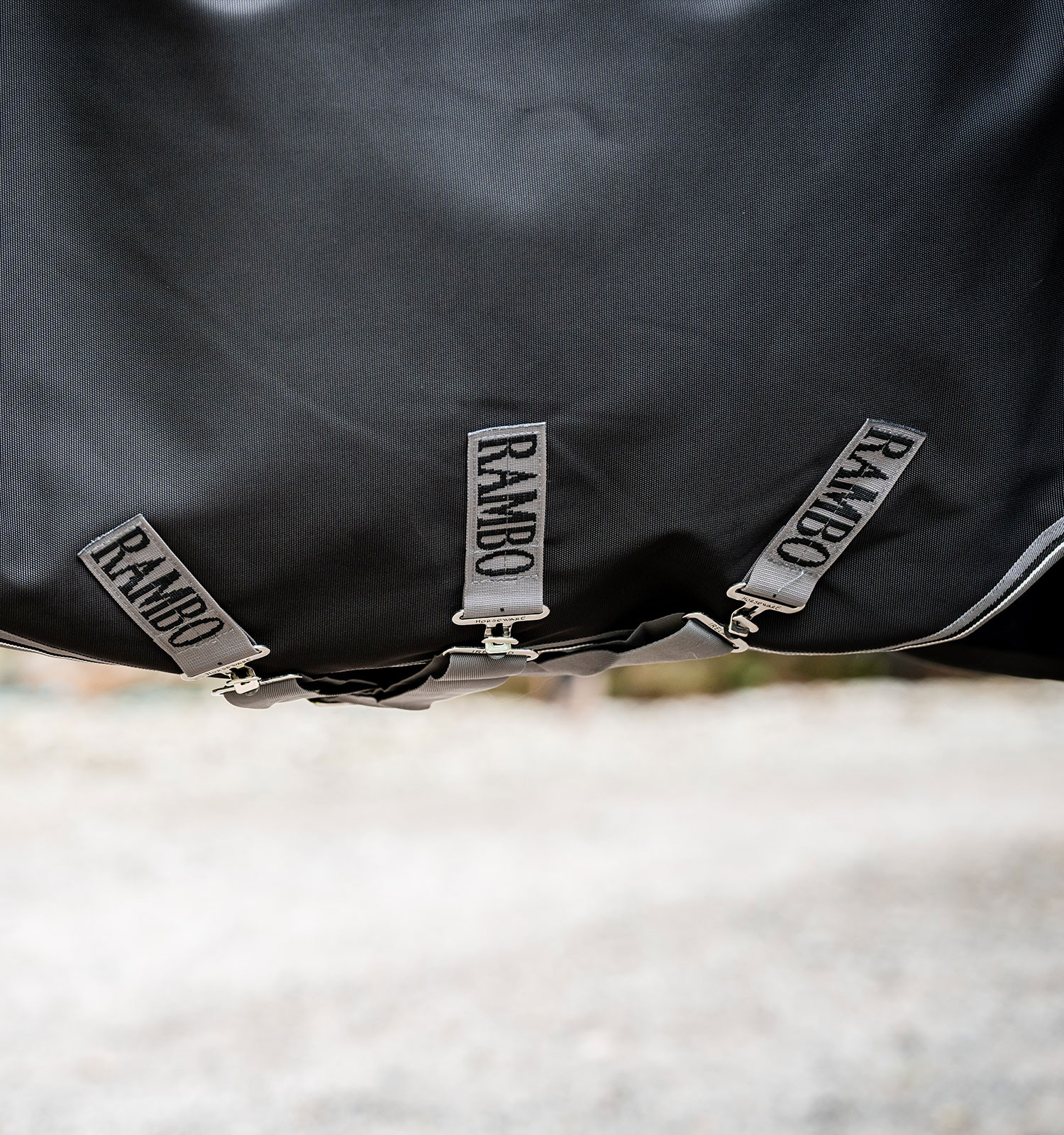 Cobertura Horseware Rambo Supreme Turnout Vari-layer 1680D 450g Preto / tempestade / cinza prateado