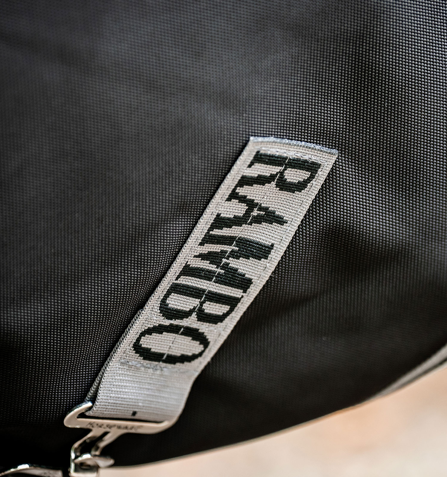 Cobertura Horseware Rambo Supreme Turnout Vari-layer 1680D 450g Preto / tempestade / cinza prateado