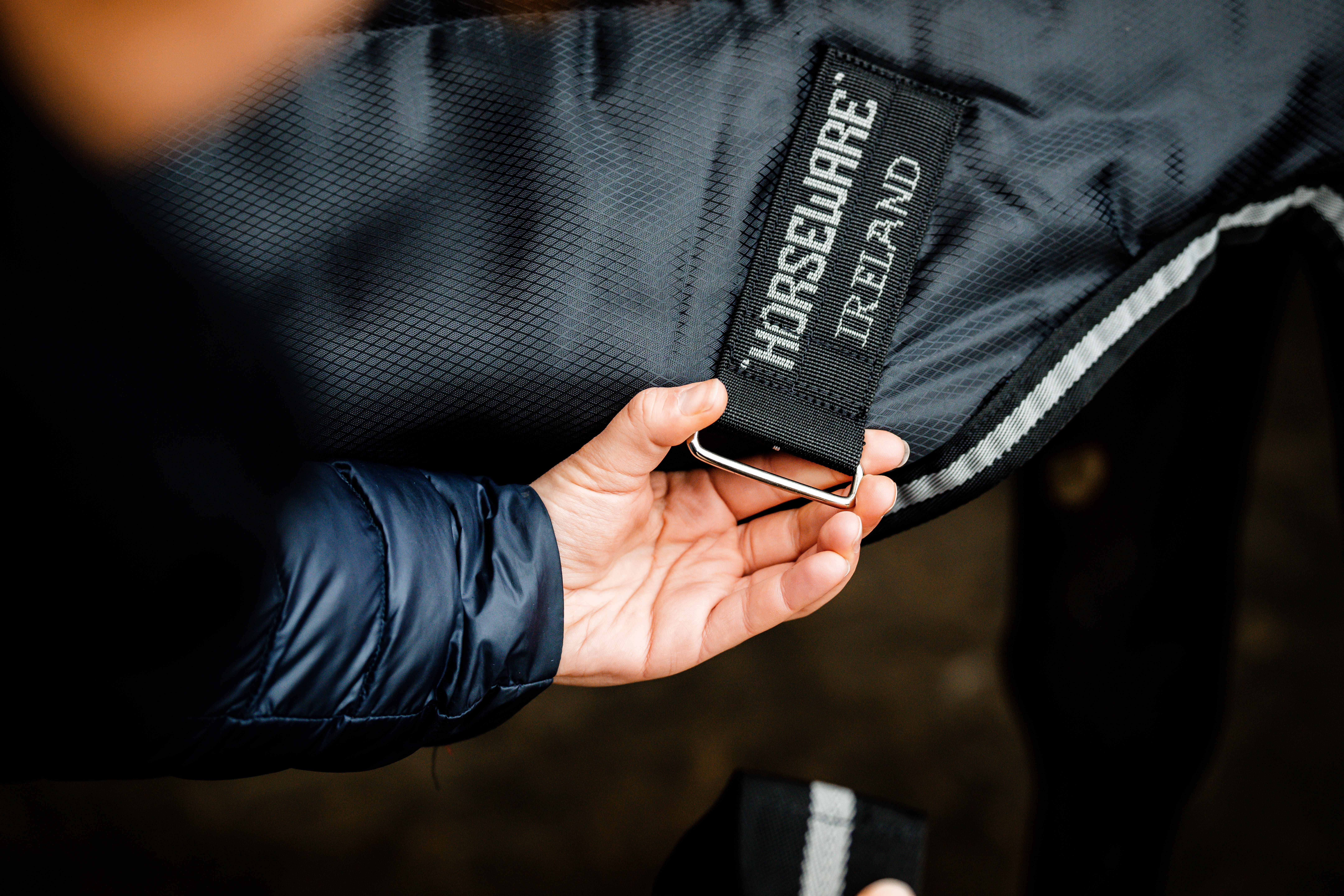 Cobertura de estábulo Horseware Easy-Layer Plus 400g Preto / preto / prata Cobertura de estábulo Horseware Easy-Layer Plus 400g Preto / preto / prata