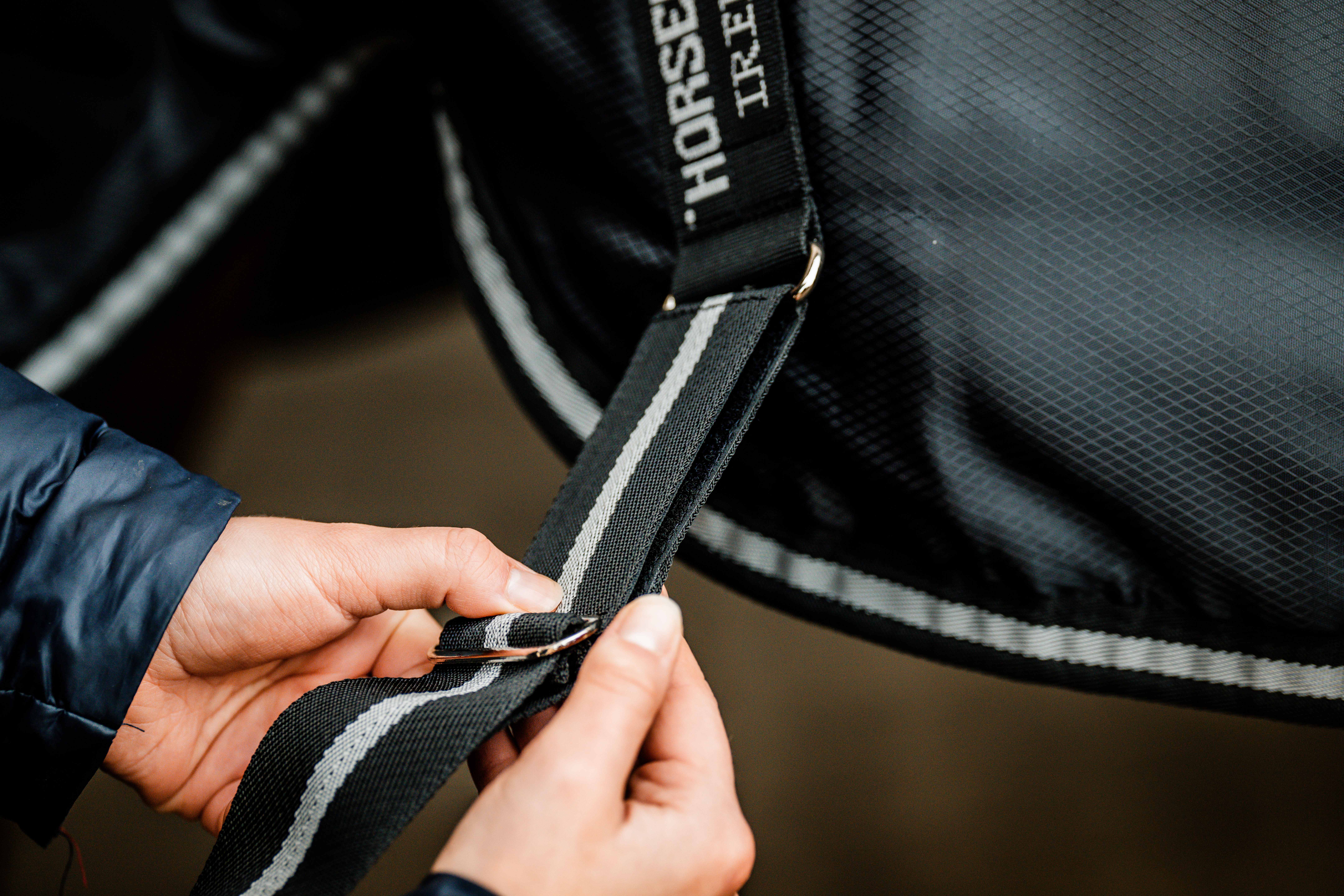 Cobertura de estábulo Horseware Easy-Layer Plus 400g Preto / preto / prata Cobertura de estábulo Horseware Easy-Layer Plus 400g Preto / preto / prata