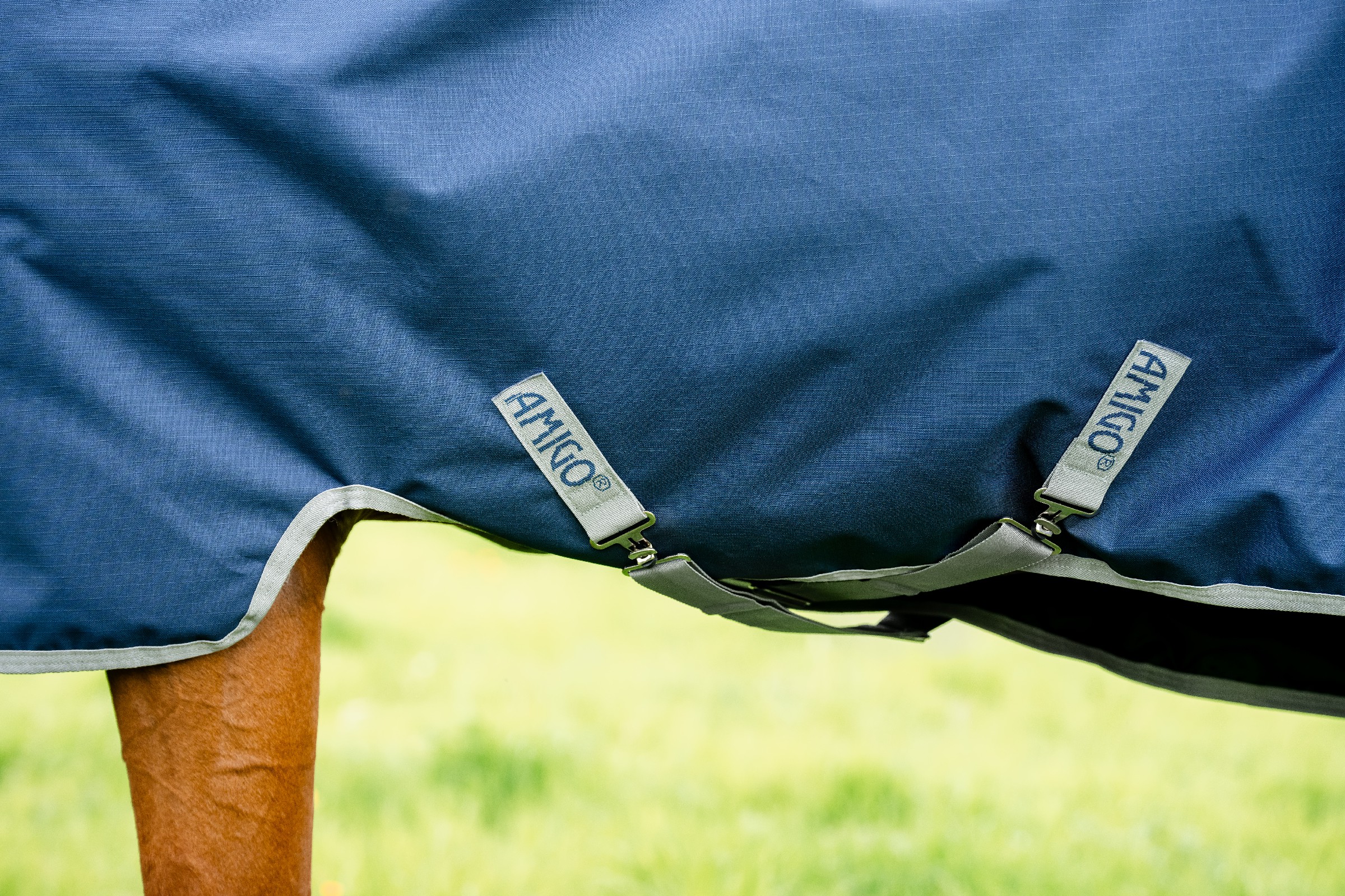 Capa Horseware Amigo Ripstop 900D Turnout 200g Marinho / cinza titânio Azul-marinho Capa Horseware Amigo Ripstop 900D Turnout 200g Marinho / cinza titânio Azul-marinho