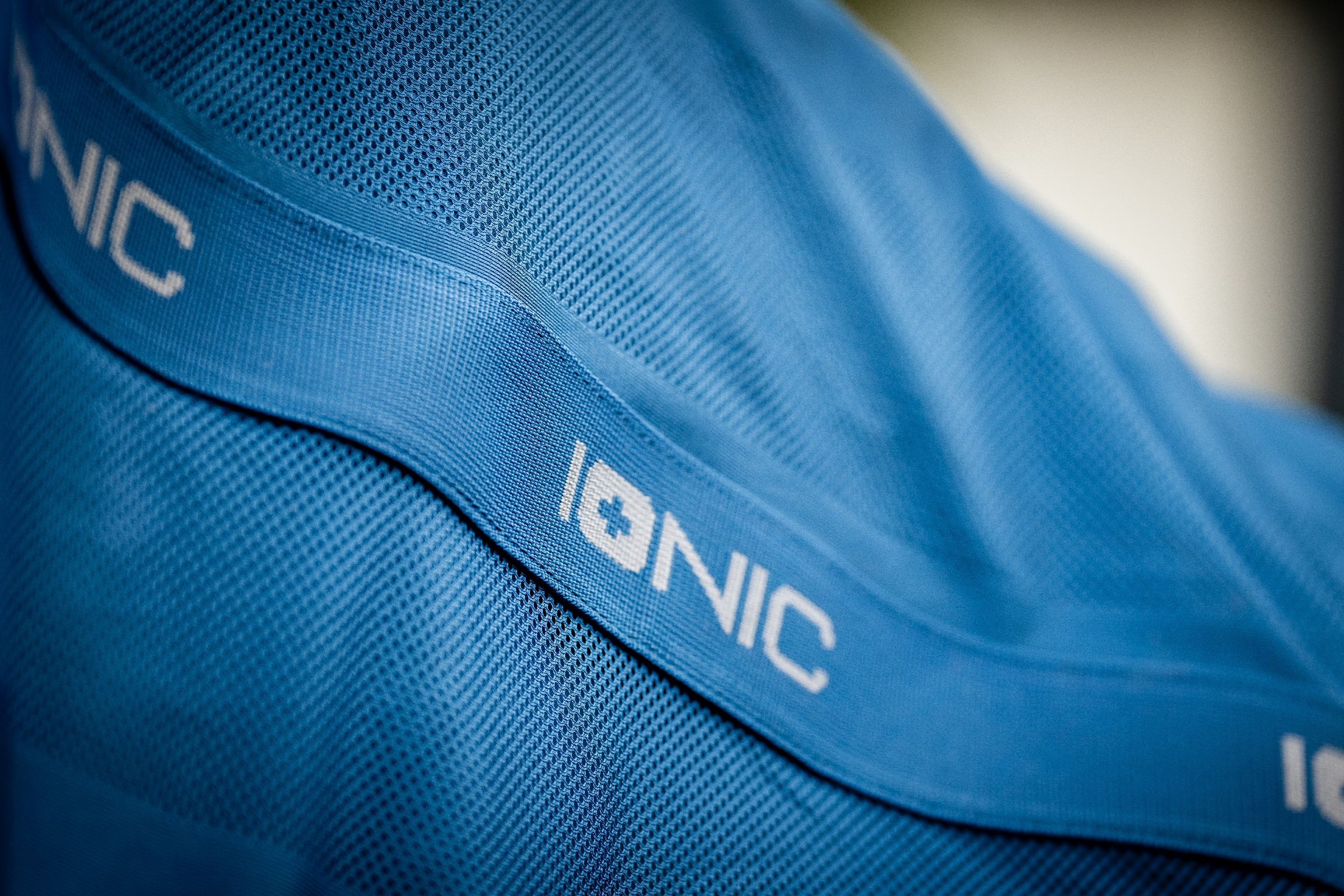 Capa Horseware Ionic Therapy Mesh Cooler Bleu imperial / argent /Marine Azul