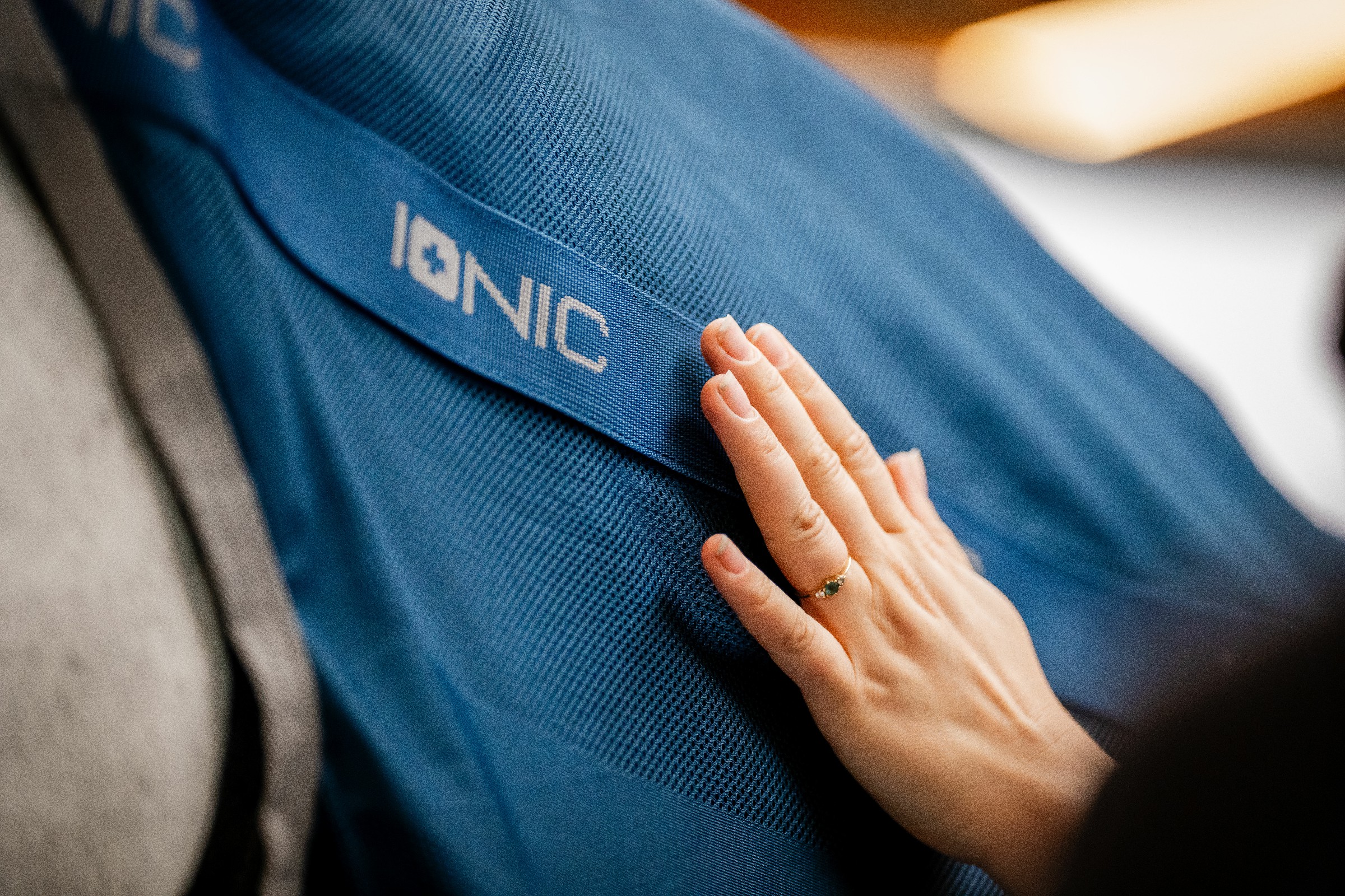 Capa Horseware Ionic Therapy Mesh Cooler Bleu imperial / argent /Marine Azul