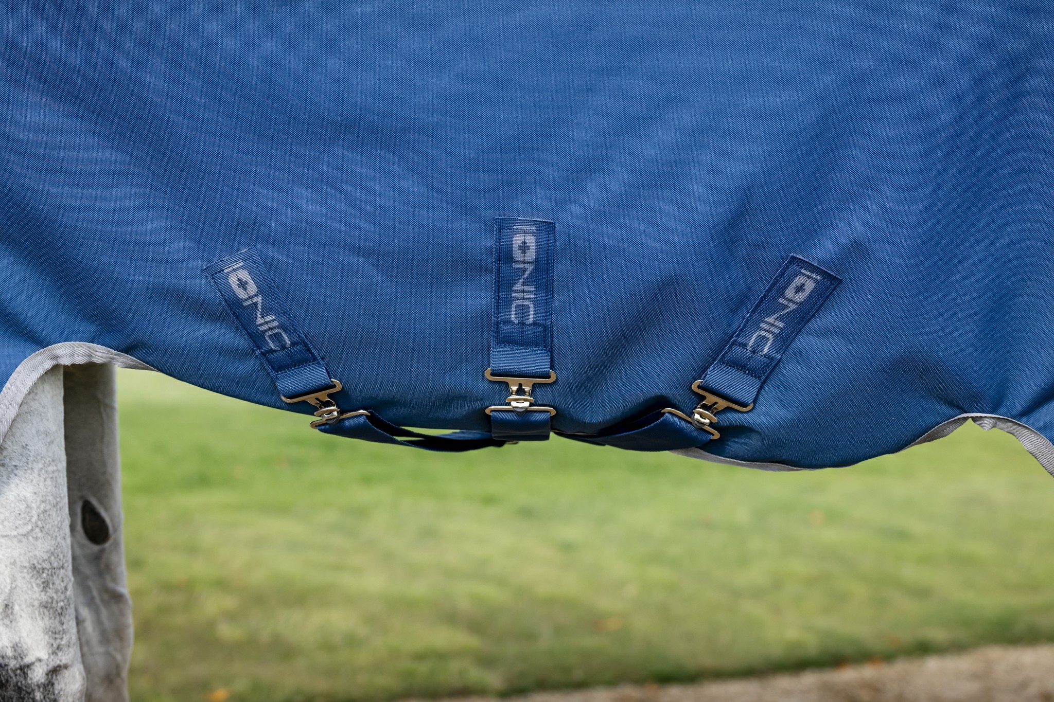 Capa Horseware Ionic Therapy Turnout 100g Bleu imperial / argent /Marine Azul