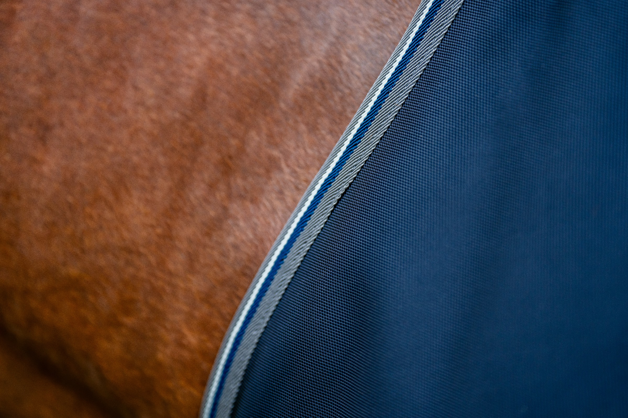 Capa Horseware Rambo 1680D Turnout 100g Marinho / tempestade / cinza prateado Azul-marinho