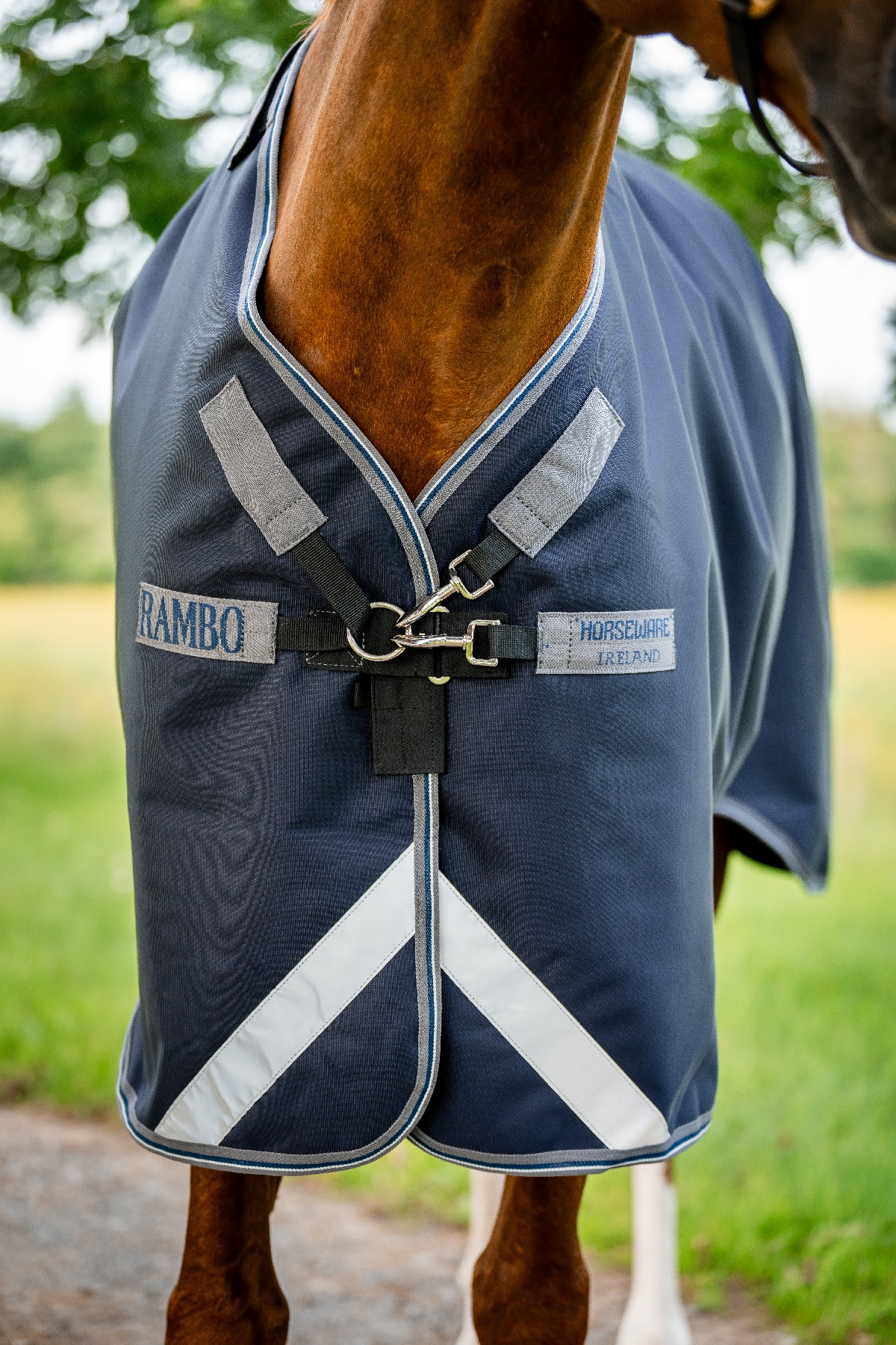 Capa Horseware Rambo 1680D Turnout 450g VL Marinho / tempestade / cinza prateado Azul-marinho