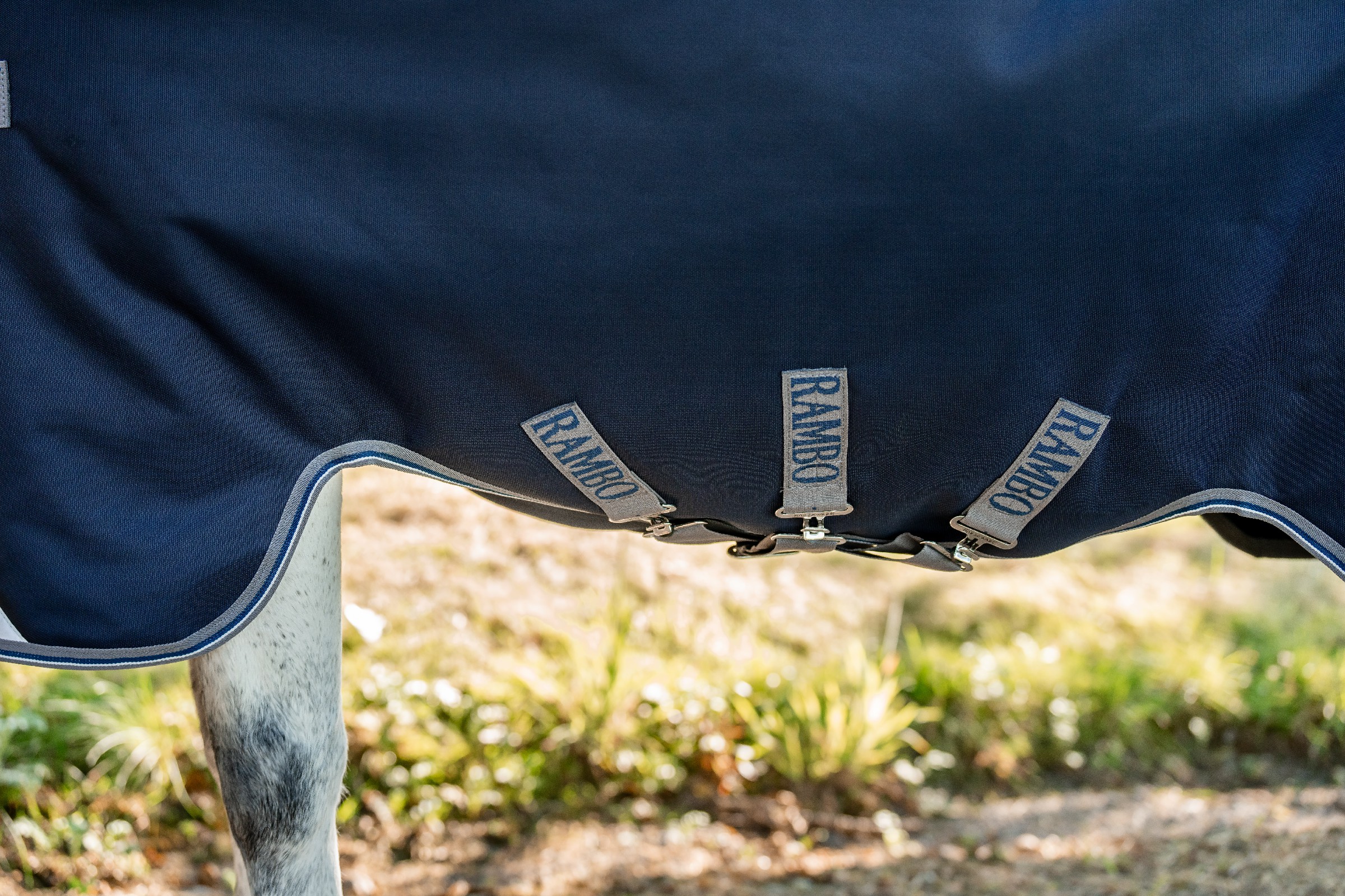 Capa Horseware Rambo 1680D Turnout 450g VL Marinho / tempestade / cinza prateado Azul-marinho