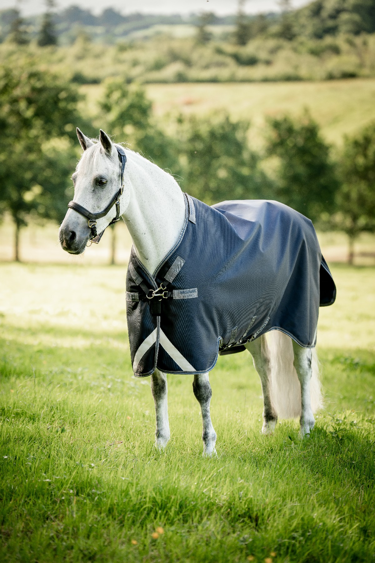 Capa Horseware Rambo 1680D Turnout 450g VL Marinho / tempestade / cinza prateado Azul-marinho