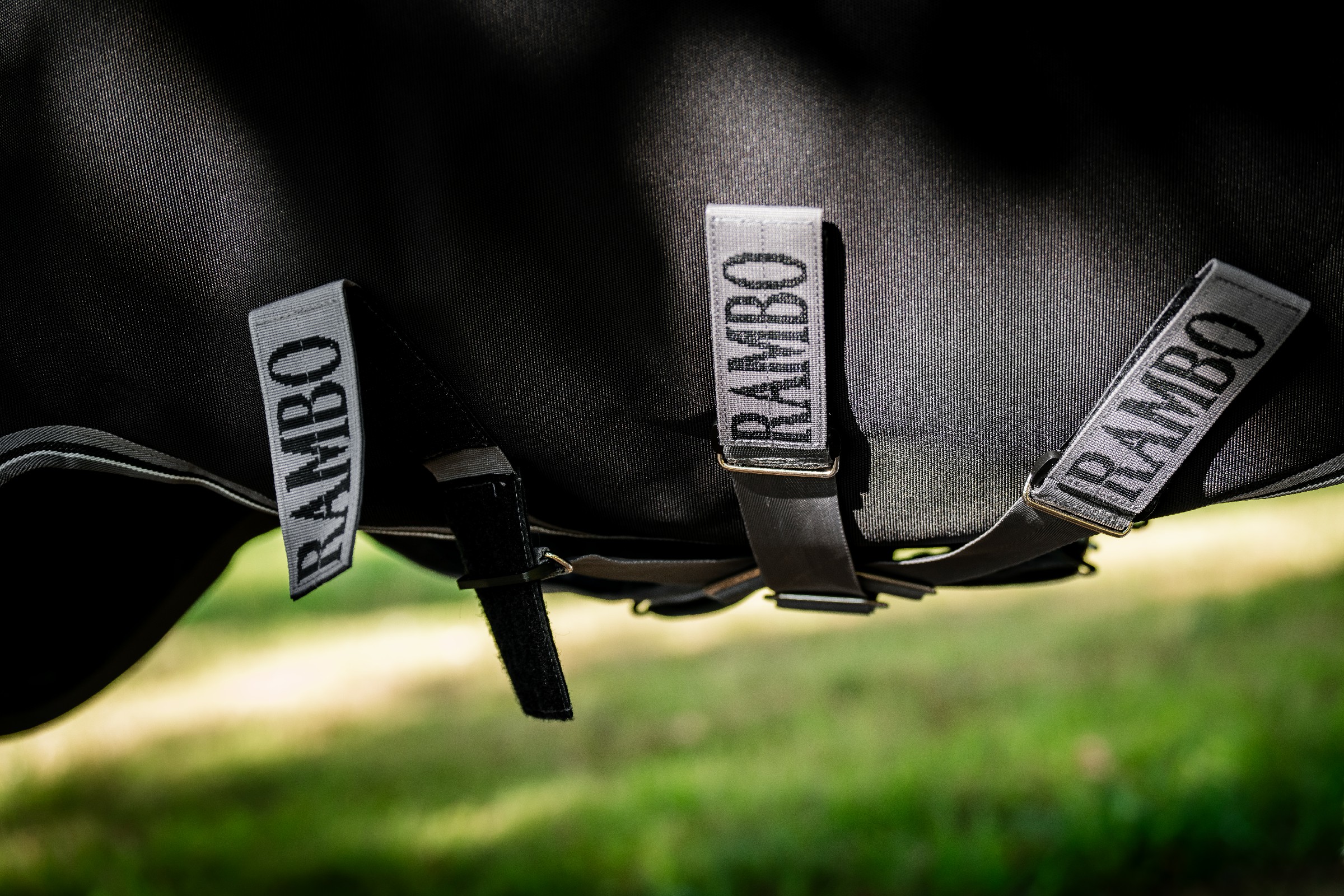 Capa Horseware Rambo 1680D Turnout 50g Preto / tempestade / cinza prateado Capa Horseware Rambo 1680D Turnout 50g Preto / tempestade / cinza prateado