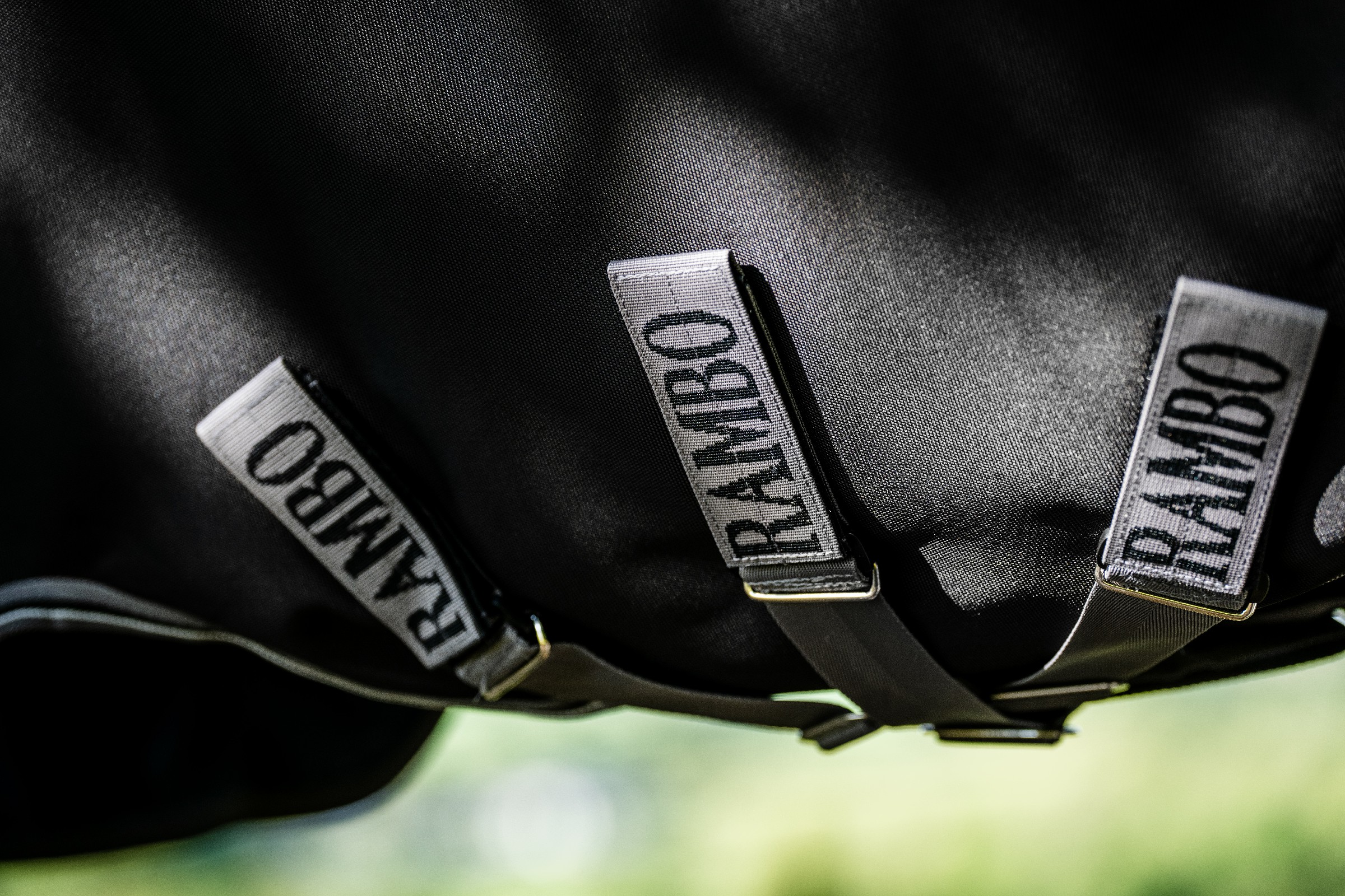 Capa Horseware Rambo 1680D Turnout 50g Preto / tempestade / cinza prateado Capa Horseware Rambo 1680D Turnout 50g Preto / tempestade / cinza prateado