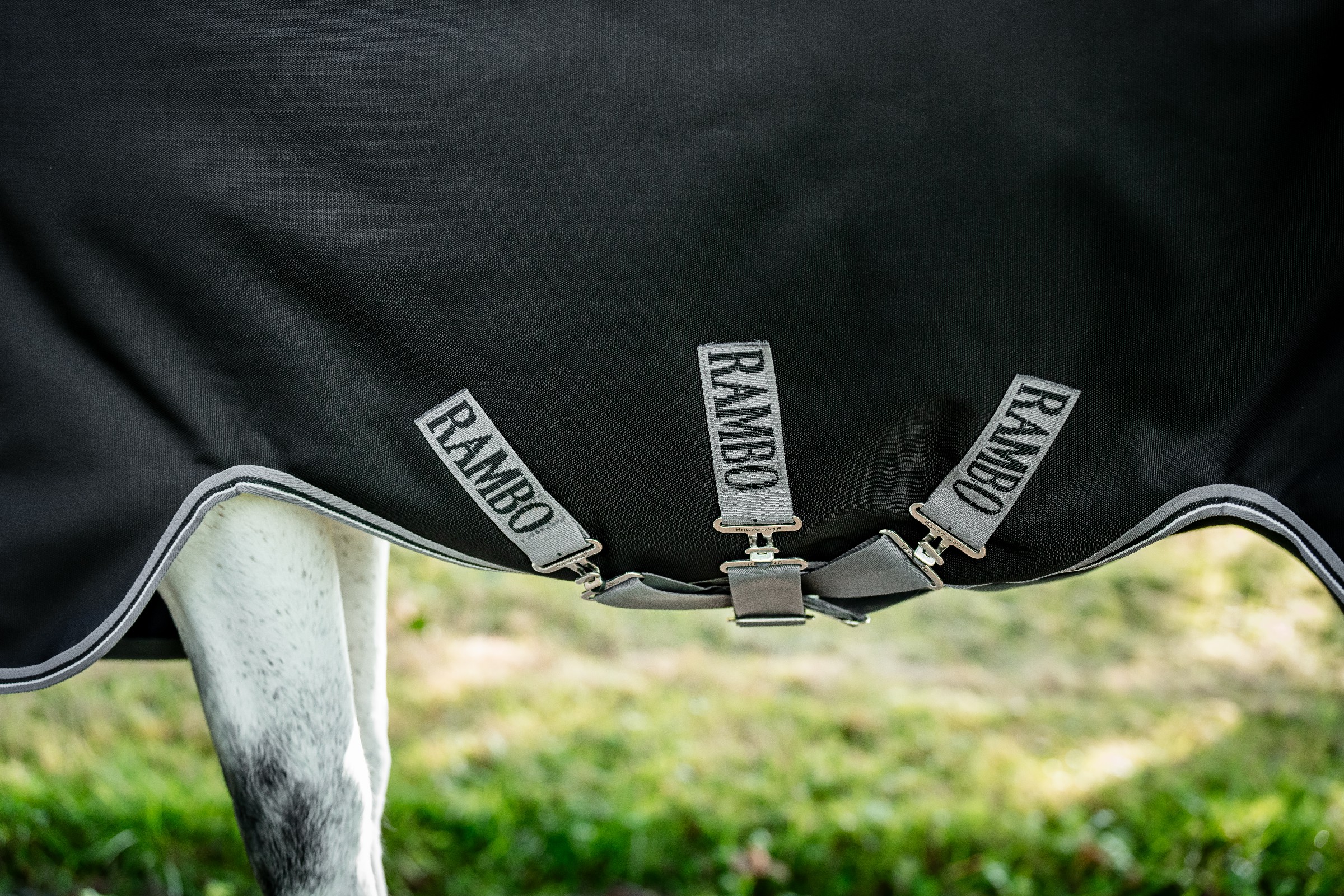 Capa Horseware Rambo 1680D Turnout 50g Preto / tempestade / cinza prateado Capa Horseware Rambo 1680D Turnout 50g Preto / tempestade / cinza prateado