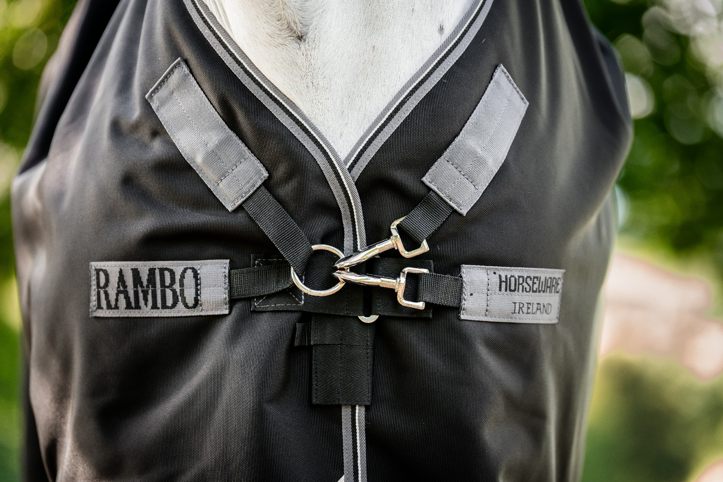 Capa Horseware Rambo 1680D Turnout 50g Preto / tempestade / cinza prateado Capa Horseware Rambo 1680D Turnout 50g Preto / tempestade / cinza prateado