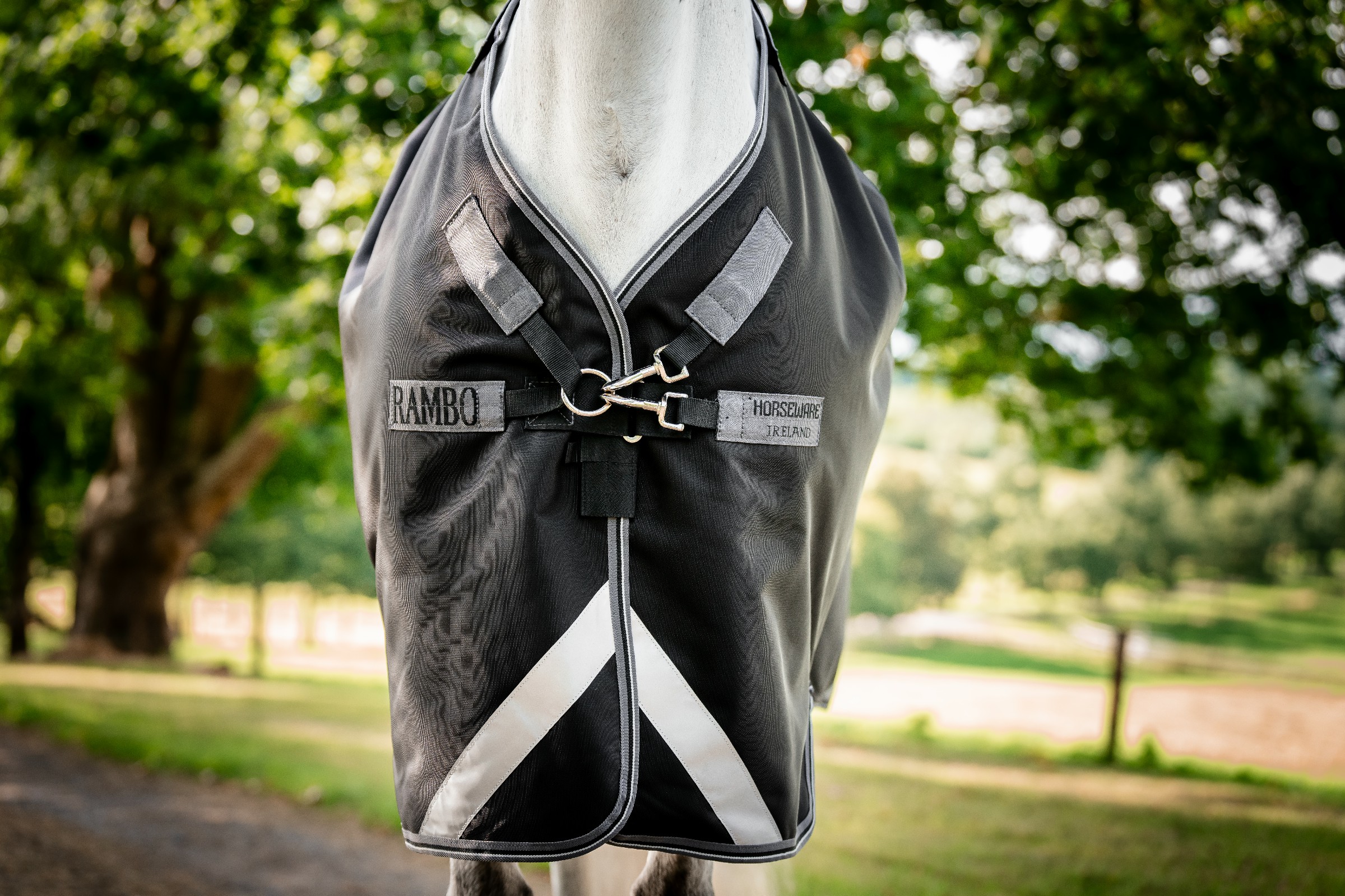 Capa Horseware Rambo 1680D Turnout 50g Preto / tempestade / cinza prateado Capa Horseware Rambo 1680D Turnout 50g Preto / tempestade / cinza prateado