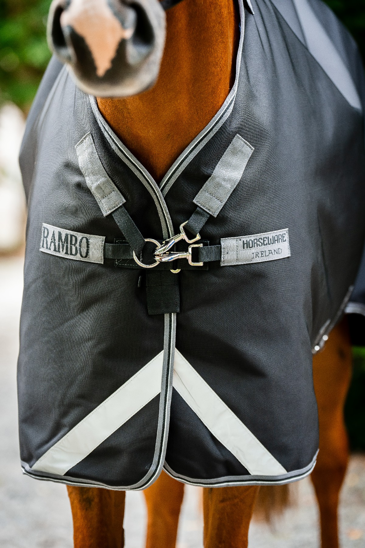 Capa Horseware Rambo 1680D Turnout 50g Preto / tempestade / cinza prateado Capa Horseware Rambo 1680D Turnout 50g Preto / tempestade / cinza prateado