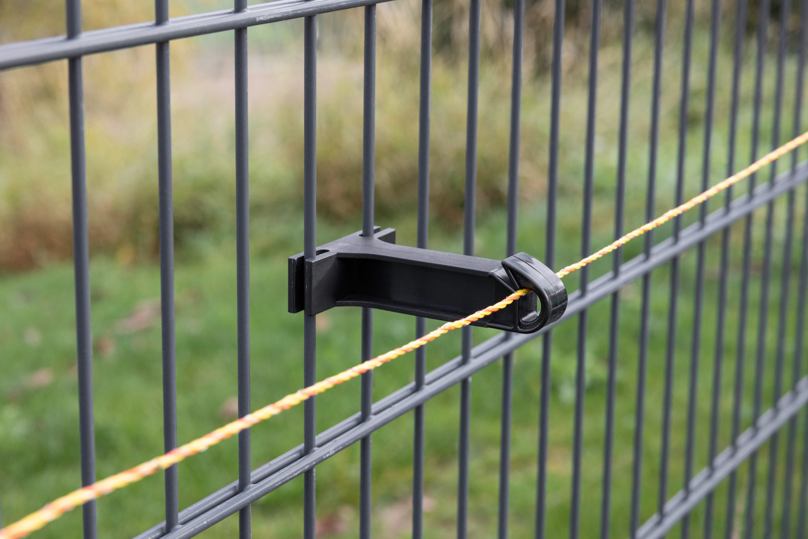 Isolador para cerca de dupla barra AKO Preto