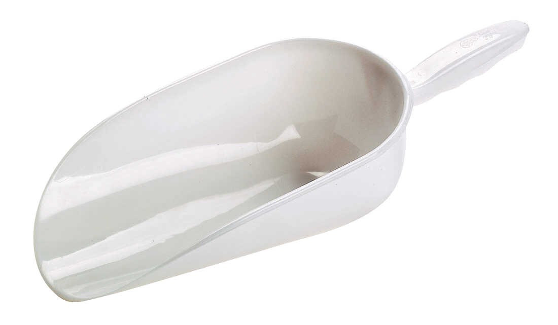 Pá de grãos de plástico