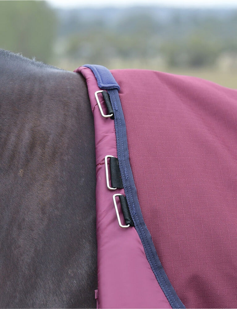 Manta ComFiTec Essential Turnout Weatherbeeta 50g com pescoço destacável Bordô / marinho Bord&amp;amp;amp;amp;amp;ocirc;