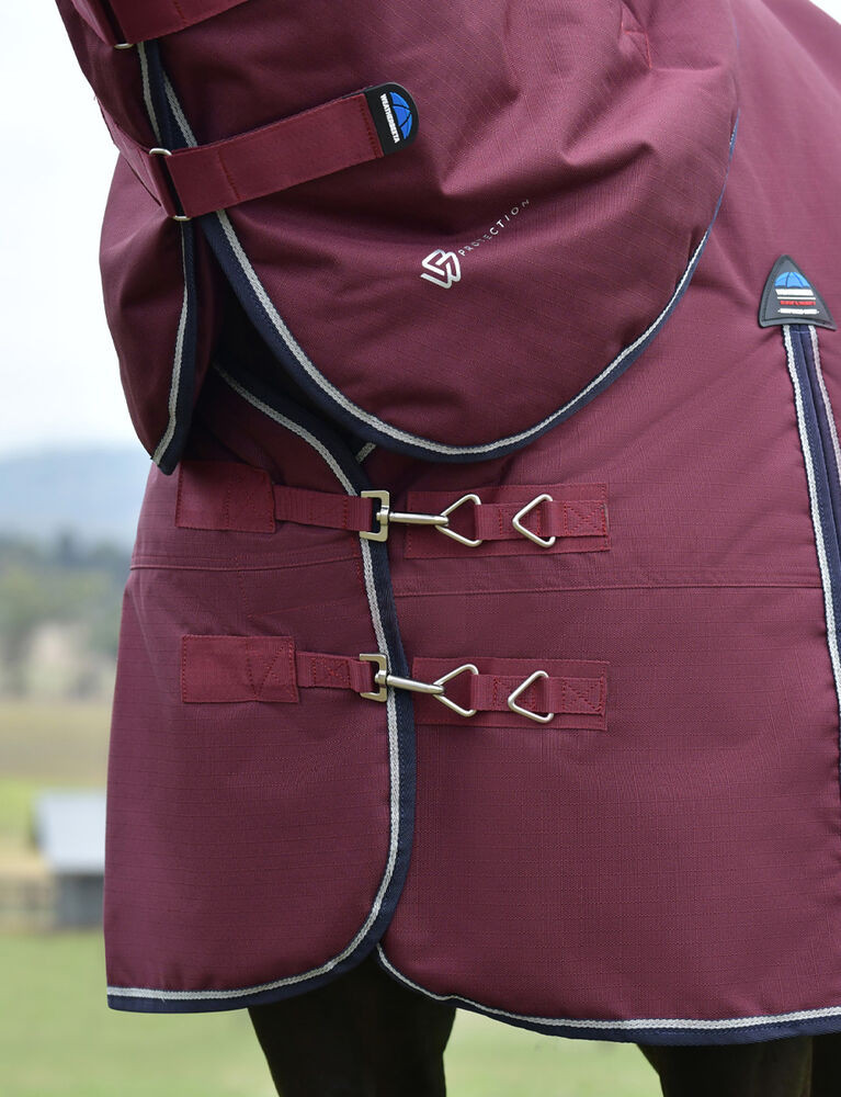 Manta ComFiTec Essential Turnout Weatherbeeta 50g com pescoço destacável Bordô / marinho Bord&amp;amp;amp;amp;amp;ocirc;