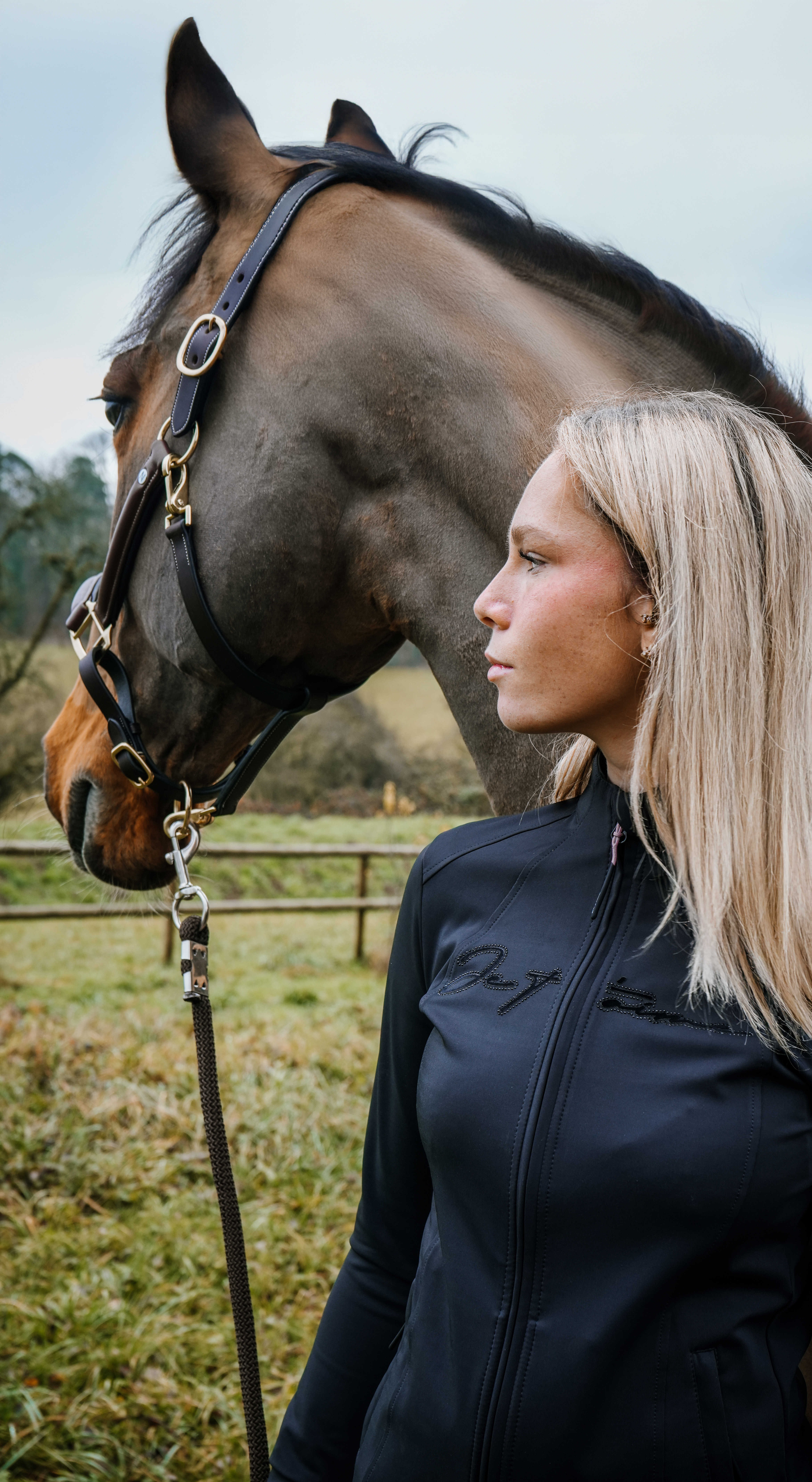 Colete Je t'aime Equithème Ilona mulher Preto