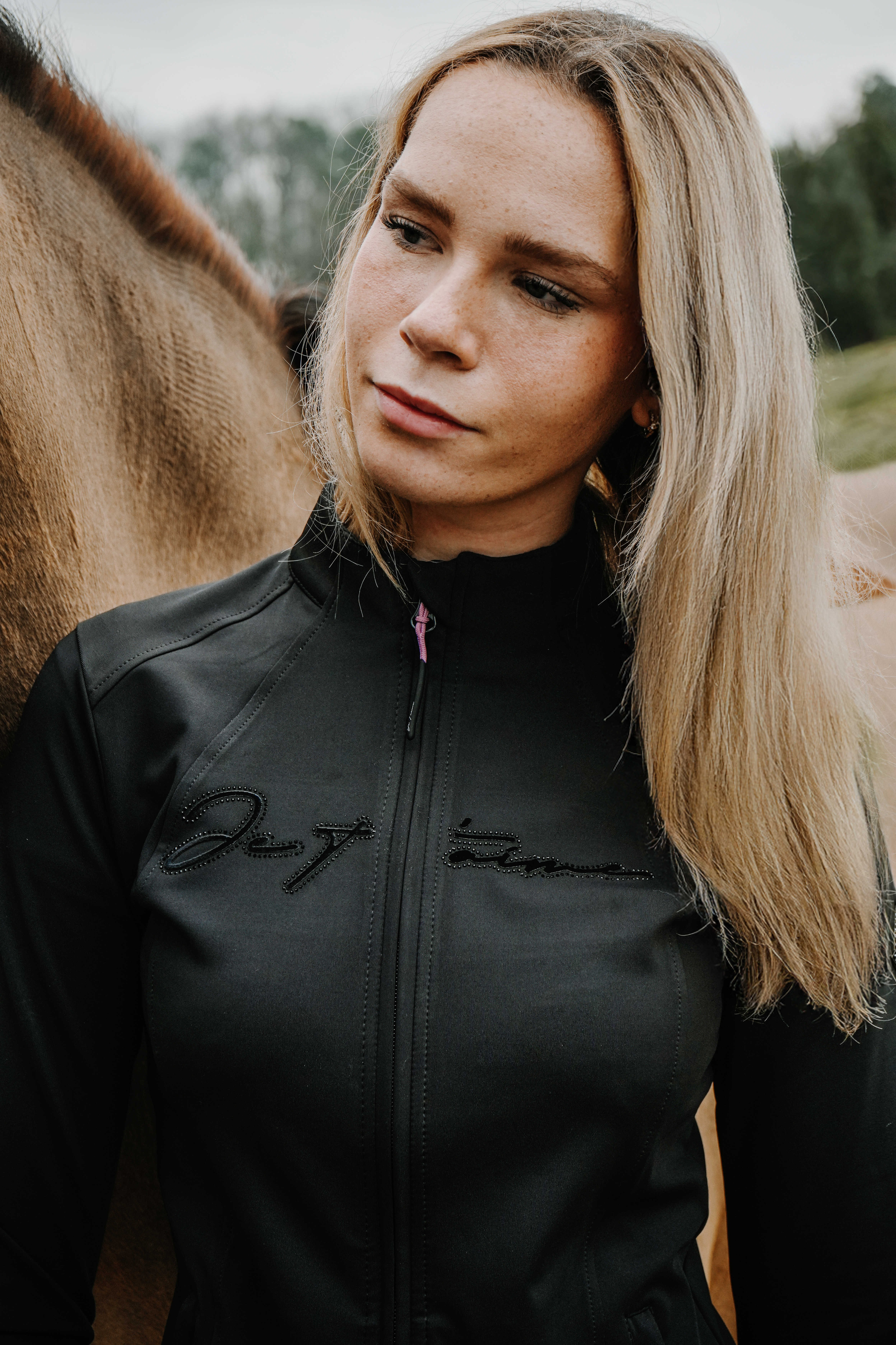 Colete Je t'aime Equithème Ilona mulher Preto