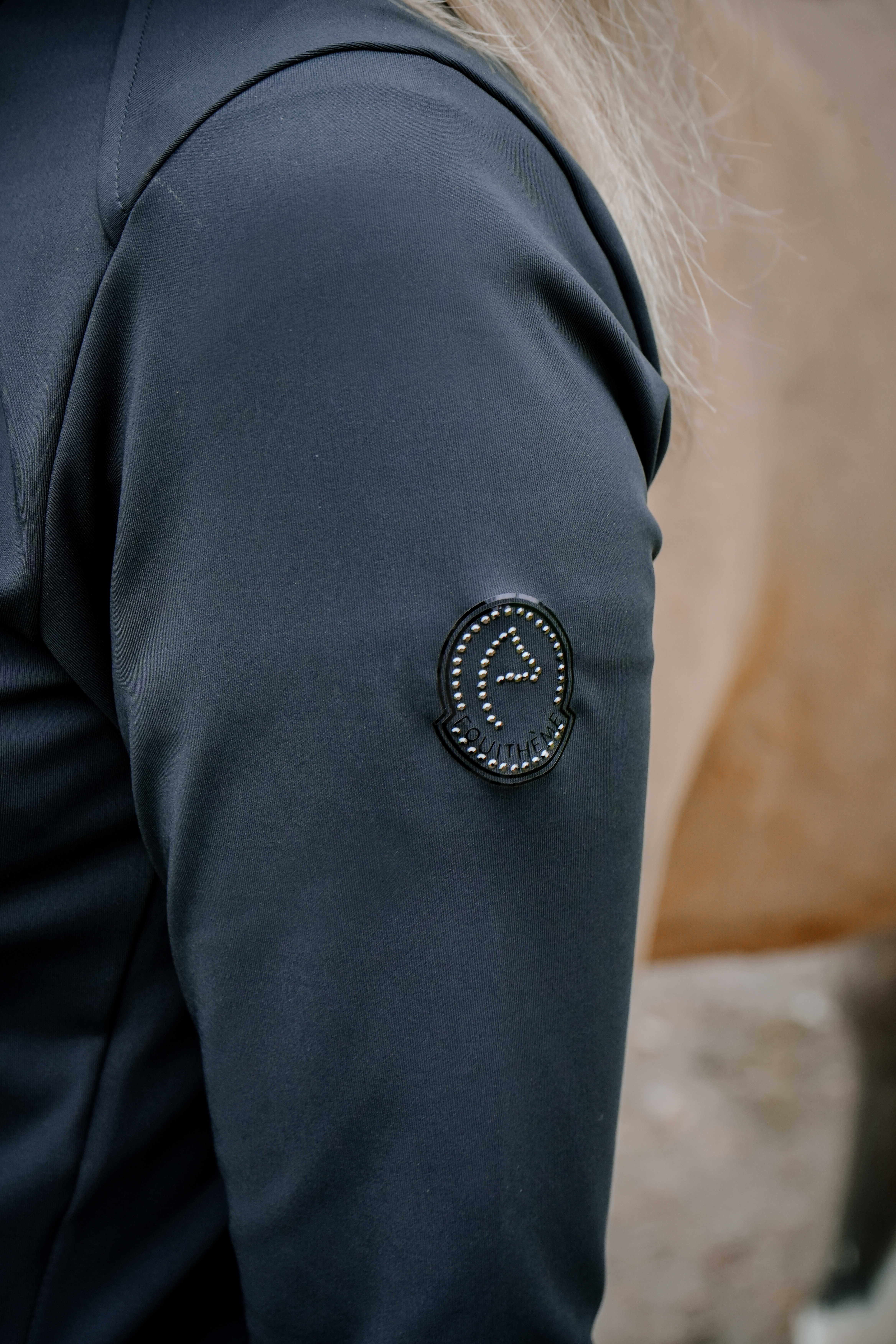 Colete Je t'aime Equithème Ilona mulher Preto