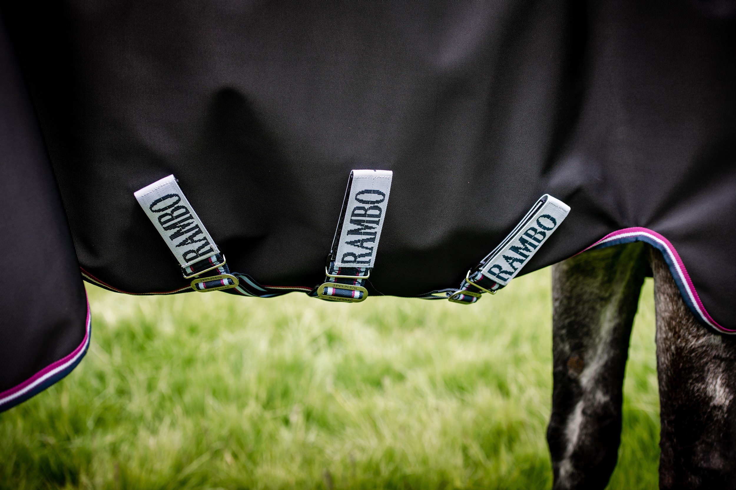 Cobertura Horseware Rambo Supreme Turnout Vari-layer 1680D 250g Marinho / bordô Azul