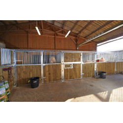FACHADA ABRÍVEL GRADEADA - Douglas / Grades FACHADA ABRÍVEL GRADEADA - Douglas / Grades