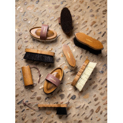 Escova macia Artisan LeMieux com cerdas de cabra Castanho