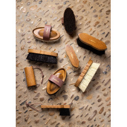 Escova para o corpo Artisan LeMieux em lã de ovelha Castanho Escova para o corpo Artisan LeMieux em lã de ovelha Castanho