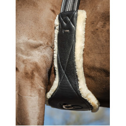 Cilindro longo perfilado LeMieux Arika Simuwool Preto Cilindro longo perfilado LeMieux Arika Simuwool Preto