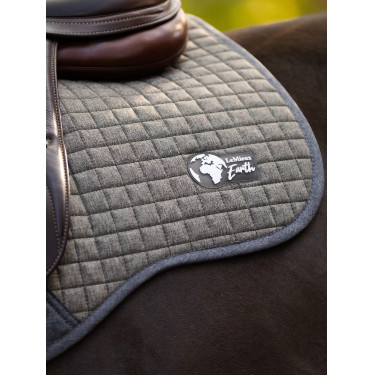 Almofada de sela LeMieux Earth GP Square Almofada de sela LeMieux Earth GP Square