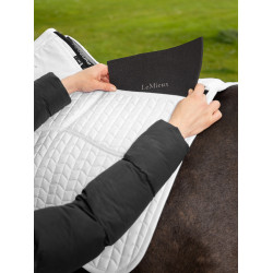 Almofada amortecedora LeMieux Close Contact ProSorb 2 Bolsos Branco Almofada amortecedora LeMieux Close Contact ProSorb 2 Bolsos Branco