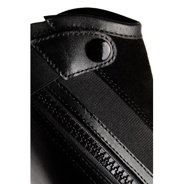 Mini-chaps Horze Wicklow com perfurações florais Preto Mini-chaps Horze Wicklow com perfurações florais Preto