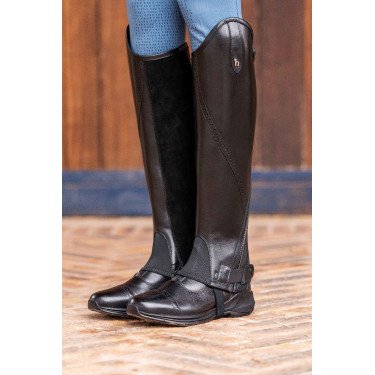 Mini-chaps Horze Wicklow com perfurações florais Preto Mini-chaps Horze Wicklow com perfurações florais Preto