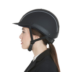 Capacete Phantom com logotipo frontal e inserções em couro Equestro Capacete Phantom com logotipo frontal e inserções em couro Equestro